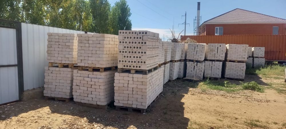 Продам кирпичи в отличном состоянии.