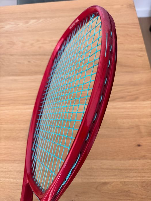 Yonex Vcore 100D, 16x20, 305g, model 2026, marime grip 2