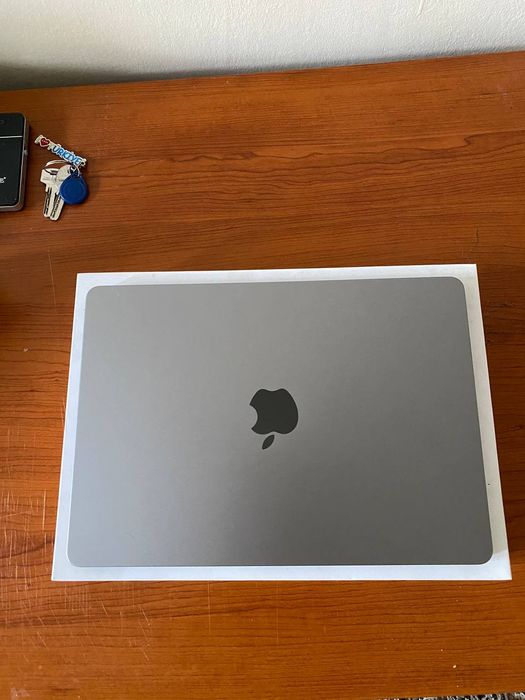 Срочно сатамын MacBook air 13 M2 2022