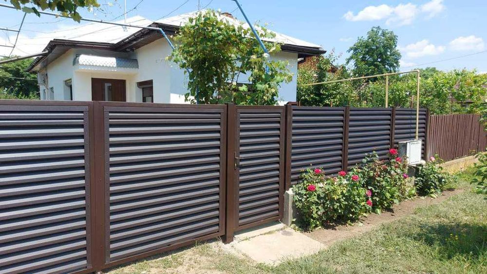 Garduri si porti din panouri stil jaluzele si alte modele disponibile