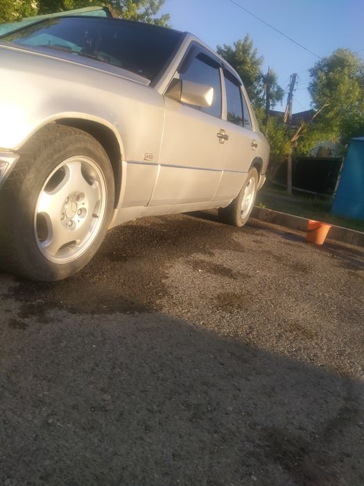 Продам легенду 90х Мерседес 124