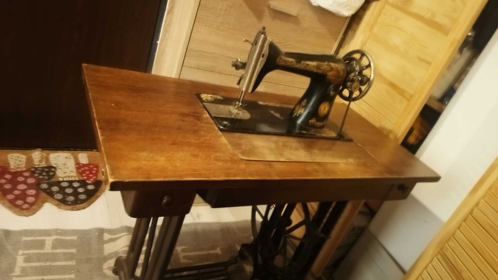 Mașina de cusut Singer antique