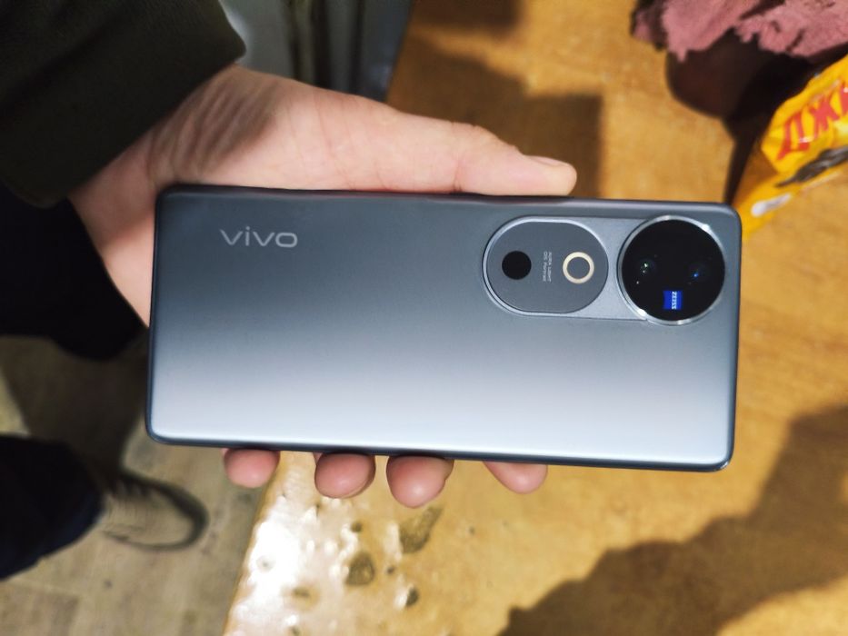 Vivo v40 12+12/256