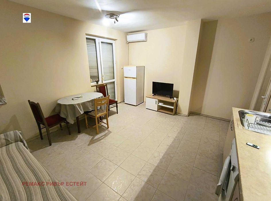 Дава се под наем Двустаен апартамент в Русе, Ялта - 60 кв.м за 280.5 € - Снимка #2