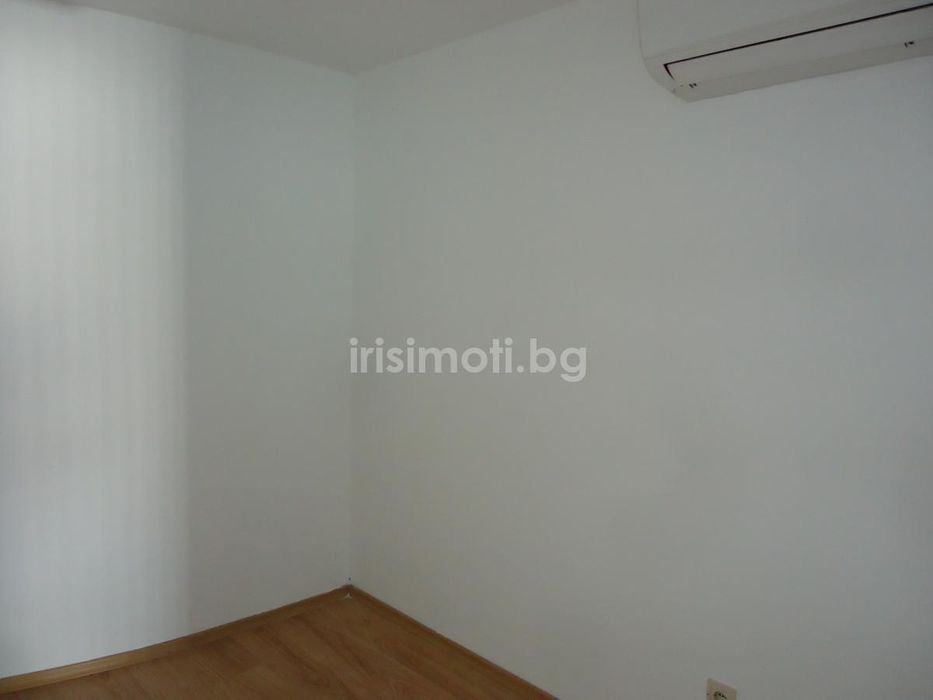 Дава се под наем Офис в София, Център - 62 кв.м за 372 € - Снимка #1