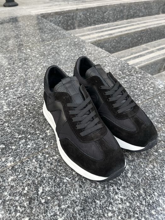 Продам кроссовки