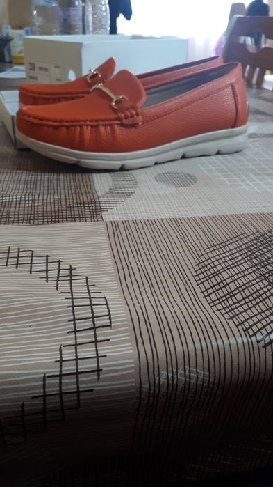 Дамски оранжеви обувки