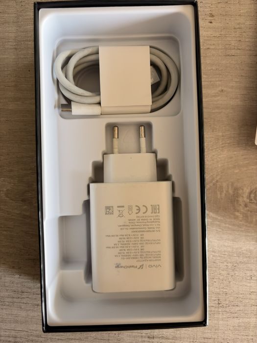 Продаётся срочно телефон Vivo V50