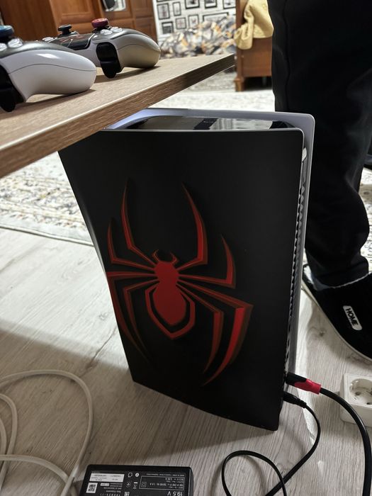 Продаю Playstation 5 с играми
