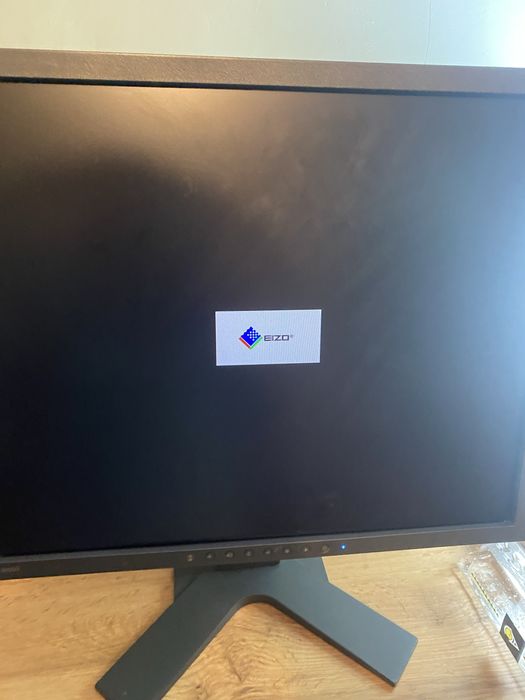 Vând monitor profesional EIZO FlexScan S1901, diagonală 19 inch, format 5:4.