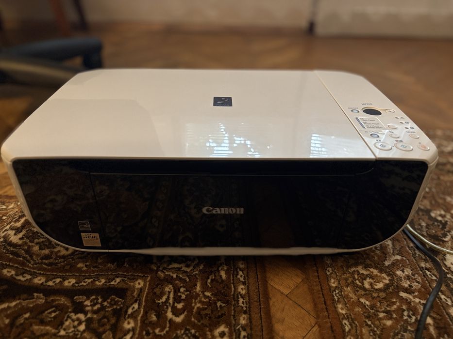 Принтери, скенер Канон.