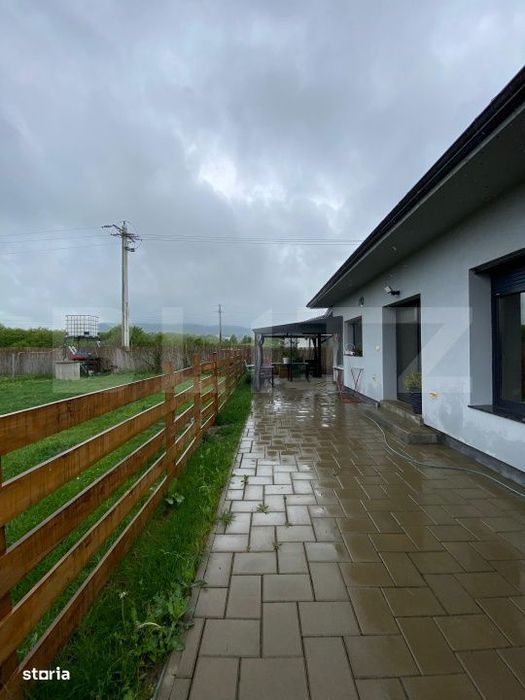 Casa moderna pe parter, 120 mp utili, teren 9 arii – complet mobilat