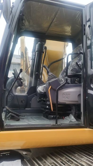 CAT 323D гусеничный