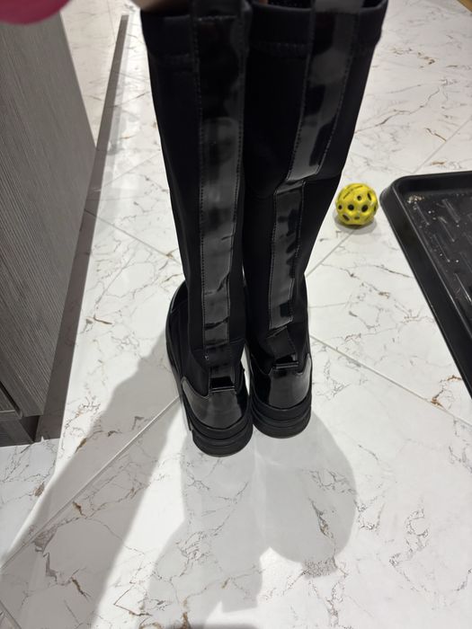 Високи  ботушиии