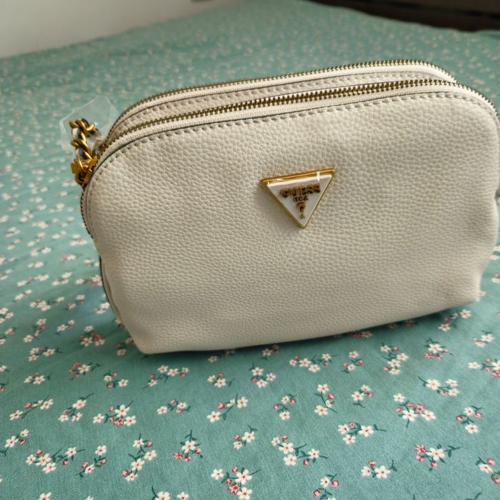 Дамска чанта Guess