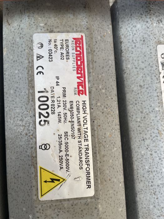 Transformator inalta tensiune pentru neon