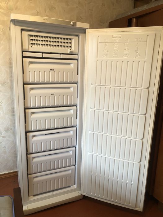 Продается морозильная камера Indesit no frost