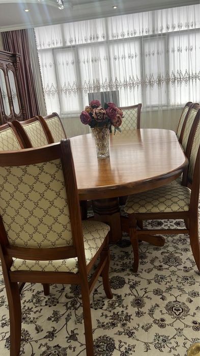Продам стол гостинный длина 3-4 метра. Стулья 12 штук
