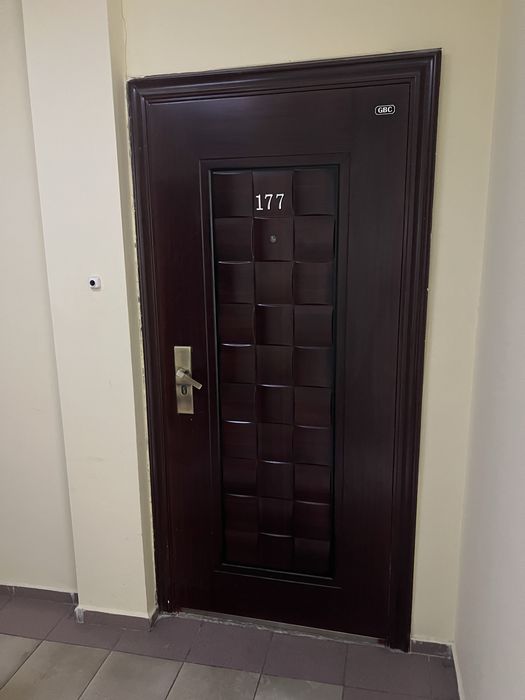 Продам входную дверь