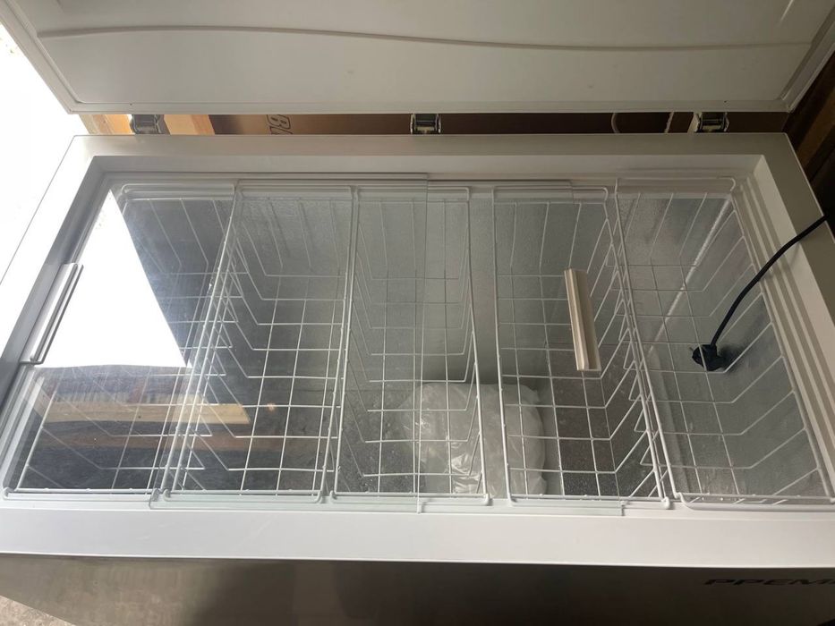 Морозилник (PREMIER 290литр ) В использовании 1год,состояние нового.