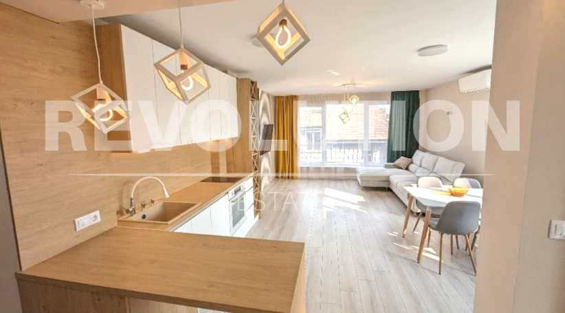 Луксозен тристаен апартамент в Гръцки квартал