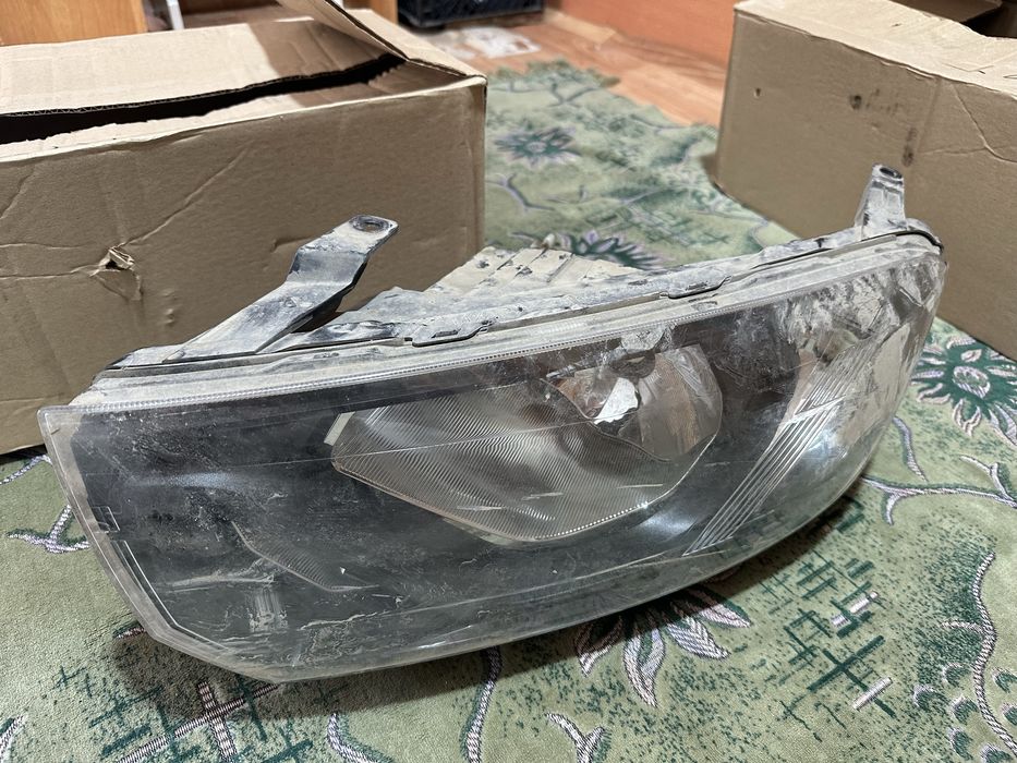 Продам Фл Гранта передние фара