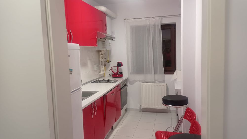 Închiriez apartament