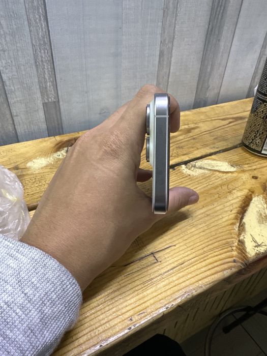 Iphone 16 pro White