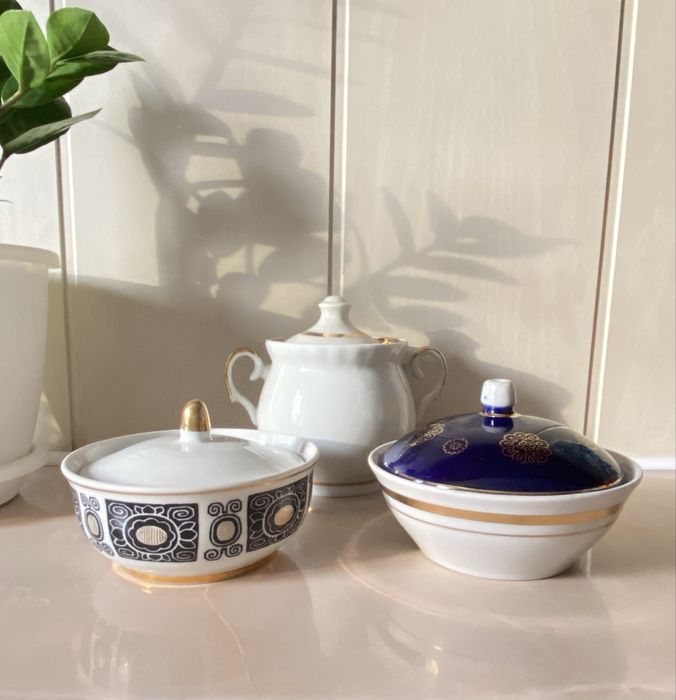 Советская посуда,сахарница,две джемницы.