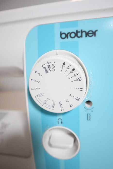 Masina de cusut automata Brother J14