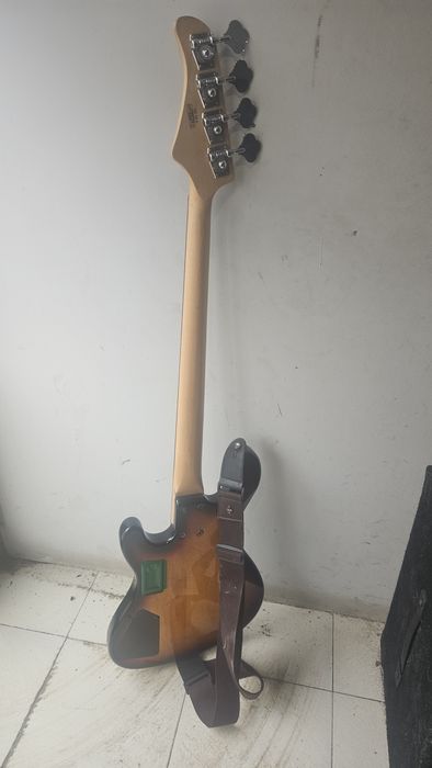 Електрическа бас китара