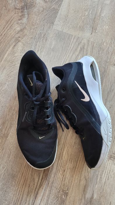 Дамски Маратонки Nike
COURT AIR MAX VOLLEY