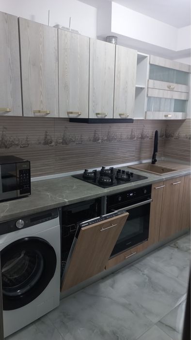 Apartament 2 camere, balcon la etajul 1 de inchiriat