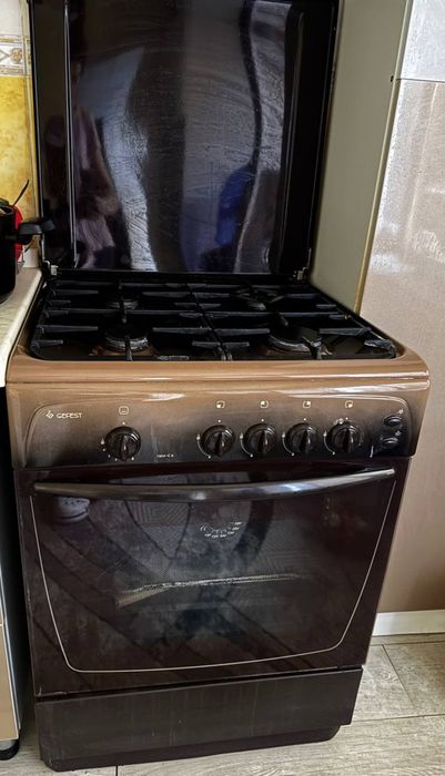 Продам газ плиту гефест в отличном состоянии. Цена 2млн. Сум