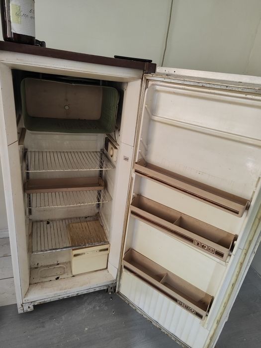 продажа холодильник, газовая плита  б/у