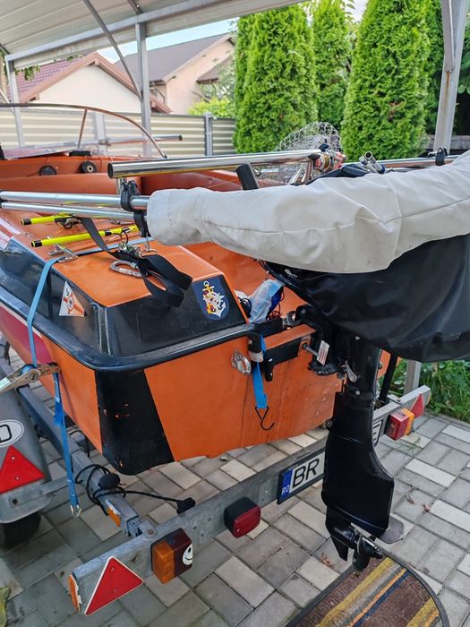 Barca RIA cu motor