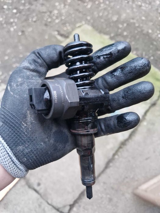 Vand injectoare VW passat , AudiSeatSkoda 1.9 tdi 038130073F AJM,115cp