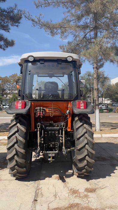 Tрактор SF 704 c кабиной