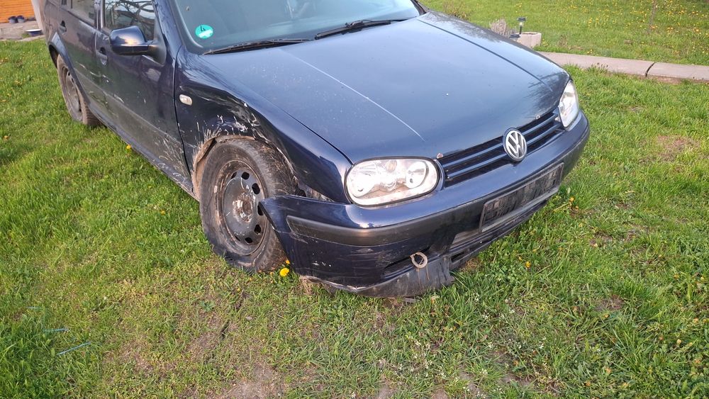 Vând Wv gol 4, 1,6 pe GPL lovit partea dreapta roata