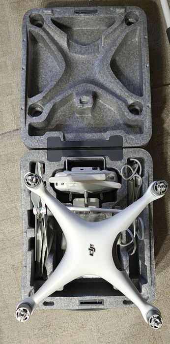 Drona DJI Phantom 4 Pro fara baterie