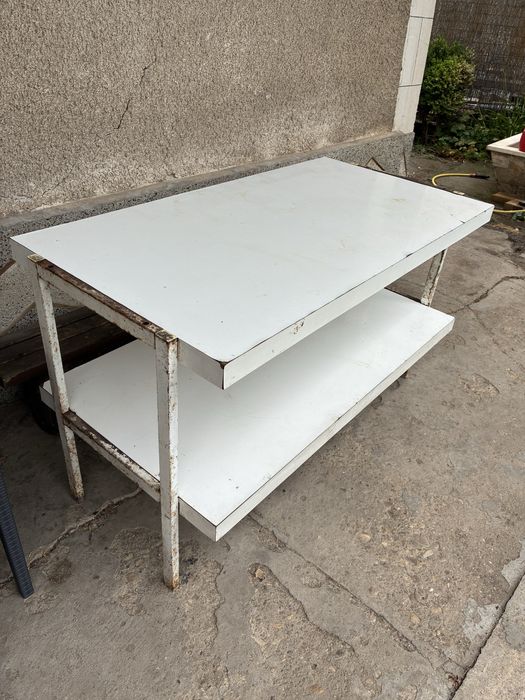 Работна маса от магазин за платове