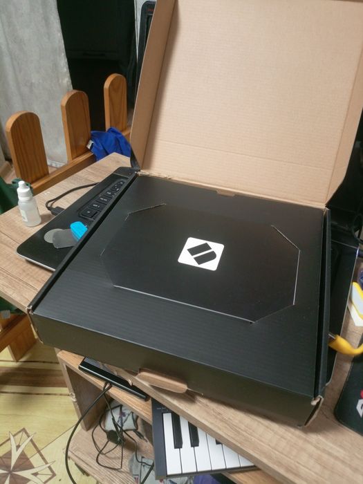 Миди-Контроллер Novation