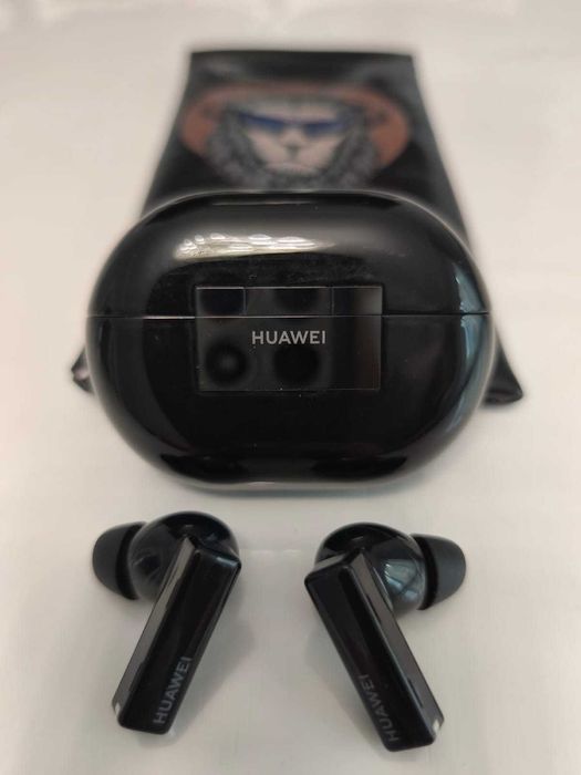 Блютуз наушники HUAWEI FREE BUDS PRO в идеальном состоянии.