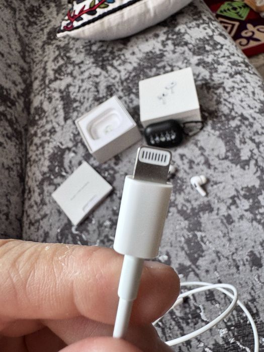 AirPods Pro 100% оригинал.