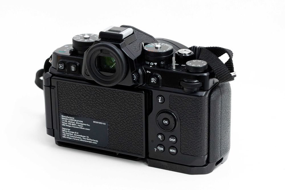 Nikon ZF cu Nikkor 40mm f/2 SE. Ofer factura, garantie decembrie 2027