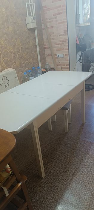 Стол и табуретки