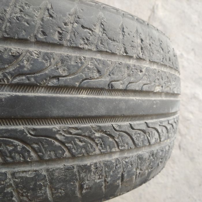 Балон сотилади ласеттида юрган тоза 195/60/15 срочно 4 таси