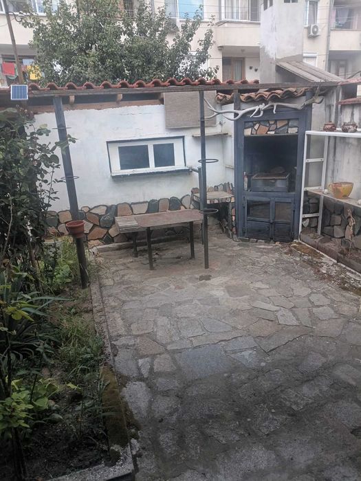 1842-Продава се двуетажна тухлена на гредоред къща в кв. Житница!