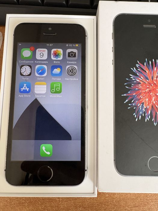 Продам iphone se 1st