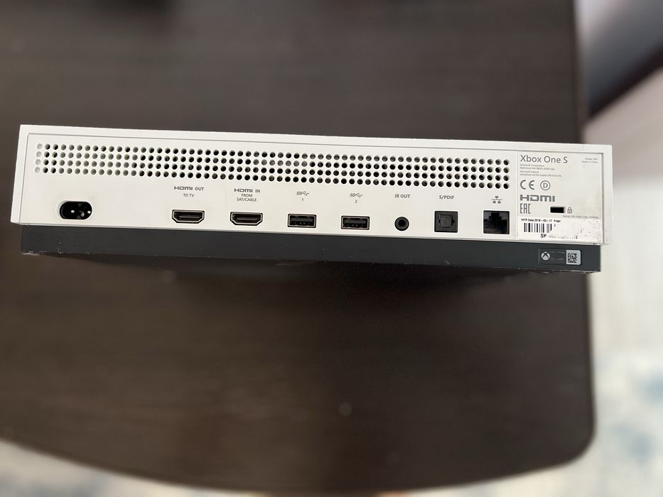 Xbox one S alb în stare perfecta de functionare